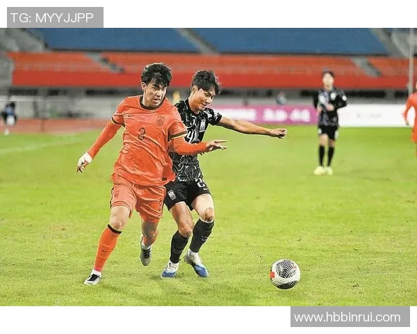 韩国足球明星与日本球员的激烈对抗引发热议与关注 韩国足球明星与日本球员的激烈对抗引发热议与关注