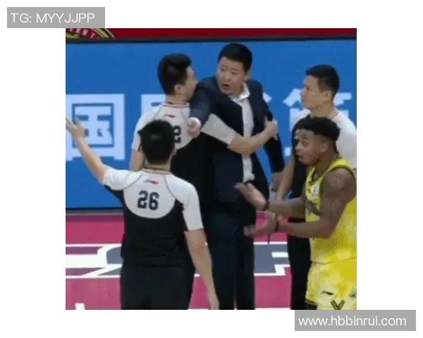 上海篮球队比赛经验引发热议球迷对战术选择和球员表现展开激烈讨论 上海篮球队比赛经验引发热议球迷对战术选择和球员表现展开激烈讨论